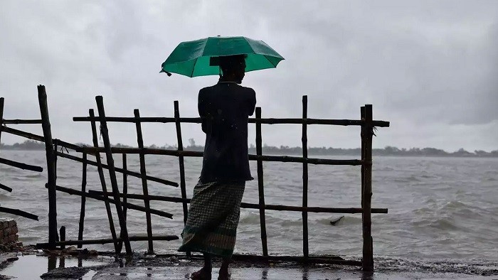 আজ দুপুরের মধ্যে ঝড়-বৃষ্টি হতে পারে, ৬ অঞ্চলে জারি হুশিয়ারি