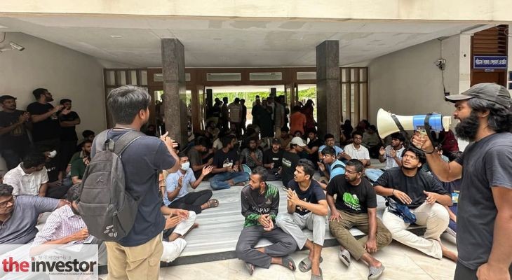 আবারও আন্দোলনে কুয়েট শিক্ষার্থীরা, ক্লাসে ফিরছেন না শিক্ষকরা