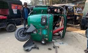 রাজশাহীতে অটোরিকশা স্ট্যান্ডে বাস শ্রমিকদের হামলা, ৭০ গাড়ি ভাঙচুর