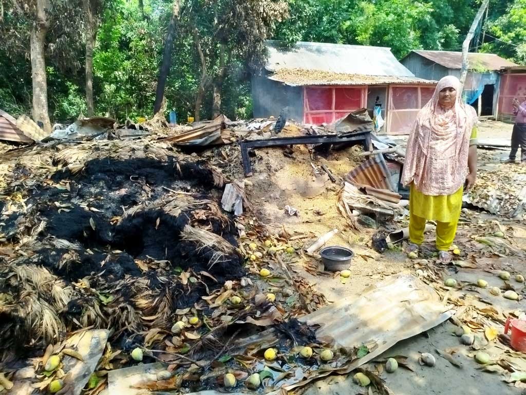 নড়াইলের লোহাগড়ায় আইন-শৃঙ্খলার অবনতি, হত্যাকাণ্ডের পর বাড়ি-ঘরে হামলা ও লুটপাট