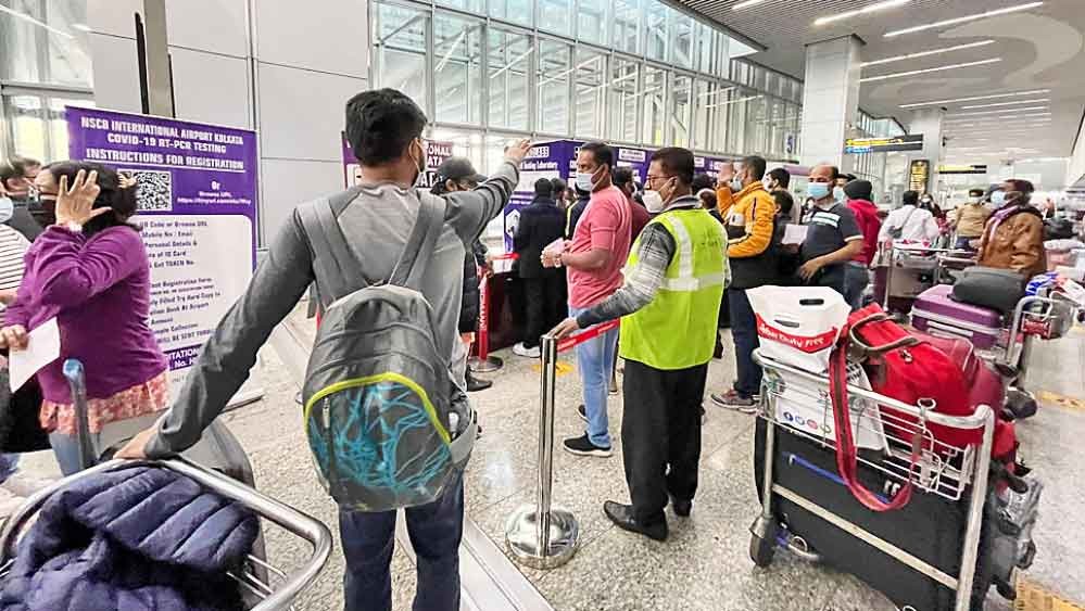 কলকাতায় বিমানবন্দরে আটকে পড়েছেন ২২০ বাংলদেশি
