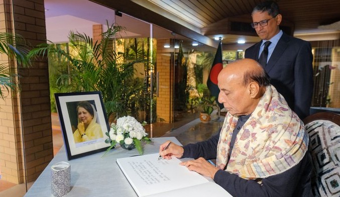 খালেদা জিয়ার প্রয়াণে ভারতের প্রতিরক্ষামন্ত্রী’র গভীর শোক প্রকাশ