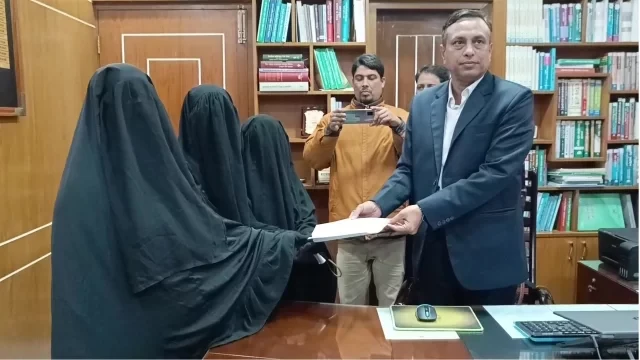 মুখ দেখে নয়, আঙুলের ছাপে পরিচয় যাচাই চান পর্দানশীন নারীরা