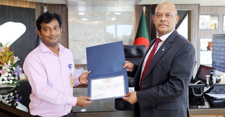 দায়িত্বশীলতার স্বীকৃতি পেলেন এটিসি কন্ট্রোলার জাহিদুল