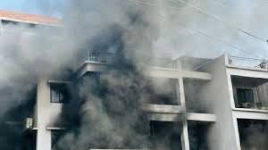 সাবেক পররাষ্ট্র প্রতিমন্ত্রী শাহরিয়ার আলমের বাড়িতে আগুন