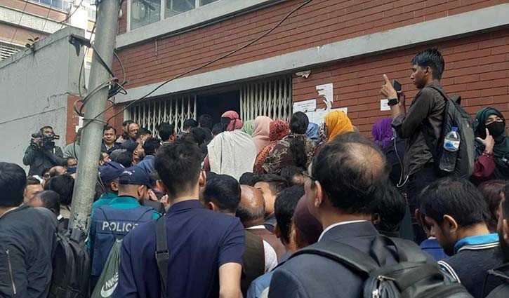 খুলে দেওয়া হয়েছে সচিবালয়ের একটি গেট