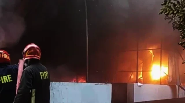 গাজীপুরে কারখানায় ভয়াবহ আগুন, নিয়ন্ত্রণে ৭ ইউনিট
