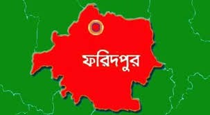 পুলিশি বাধা উপেক্ষা করে স্মৃতিস্তম্ভ ভাঙচুর, ফরিদপুরে উত্তেজনা