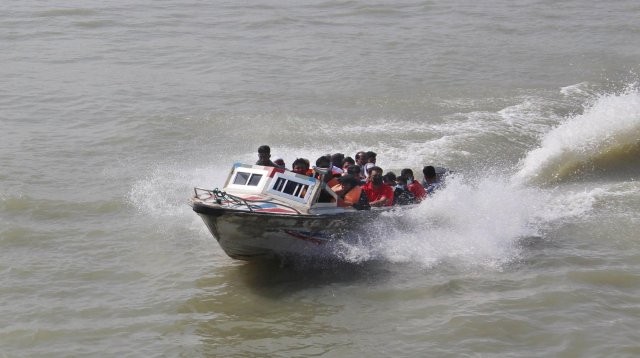 মেঘনায় বাল্কহেড-স্পিডবোট সংঘর্ষে নিহত বেড়ে ৩