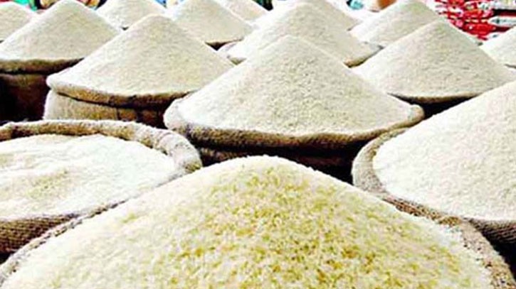 ভারত-মিয়ানমার থেকে ৩৭ হাজার টন চালবাহী দুটি জাহাজ চট্টগ্রাম বন্দরে