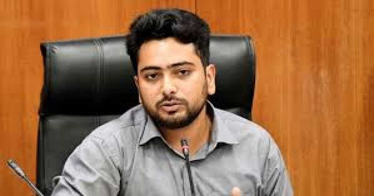 শেখ হাসিনা রাজনৈতিক কর্মকাণ্ড চালালে ভারতকেই দায় নিতে হবে: উপদেষ্টা নাহিদ