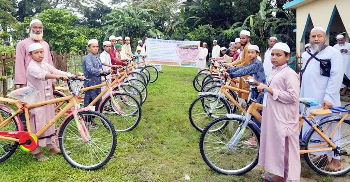 টানা ২ মাস জামাতে পাঁচ ওয়াক্ত নামাজ পড়ে পুরস্কৃত ২০ কিশোর
