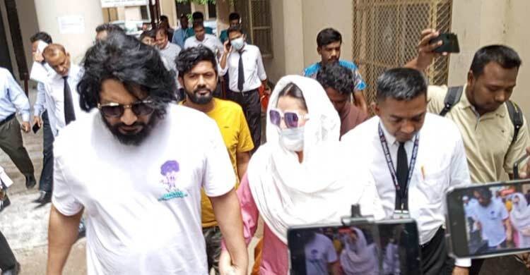 পরীমনির মামলা: আদালতে হাজিরা দিলেন নায়িকা নিজে